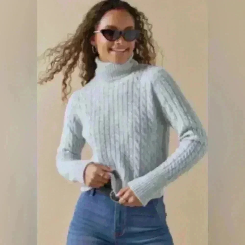 NWT - Francesca’s Miami Collection Becci Turtleneck Pullover (Size XL)